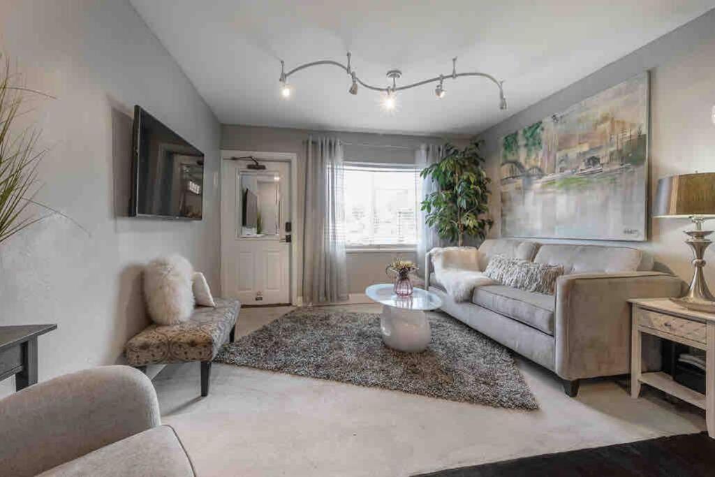 Chic Pad In Center Of Seminole Heights-322