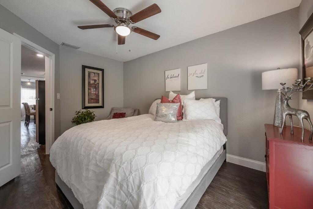 Chic Pad In Center Of Seminole Heights-322 *